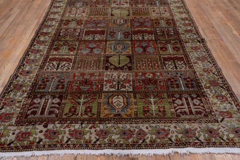Antique Baktiary Area Rug (6' x 10')